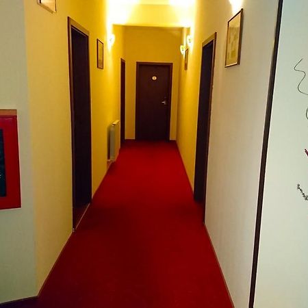 Hotel Pui De Urs Βουκουρέστι Εξωτερικό φωτογραφία