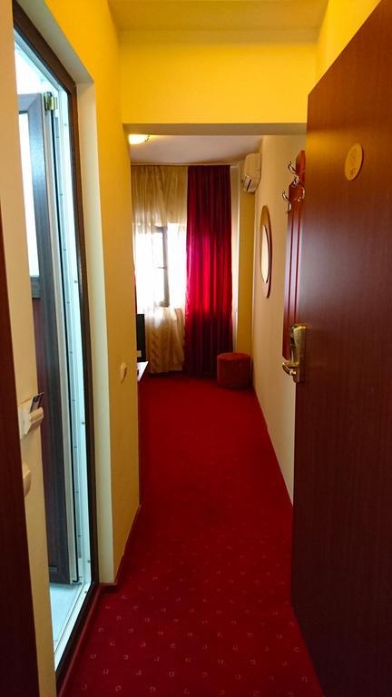 Hotel Pui De Urs Βουκουρέστι Εξωτερικό φωτογραφία