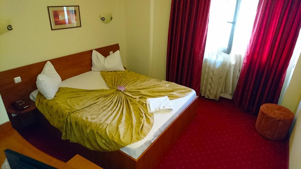Hotel Pui De Urs Βουκουρέστι Εξωτερικό φωτογραφία