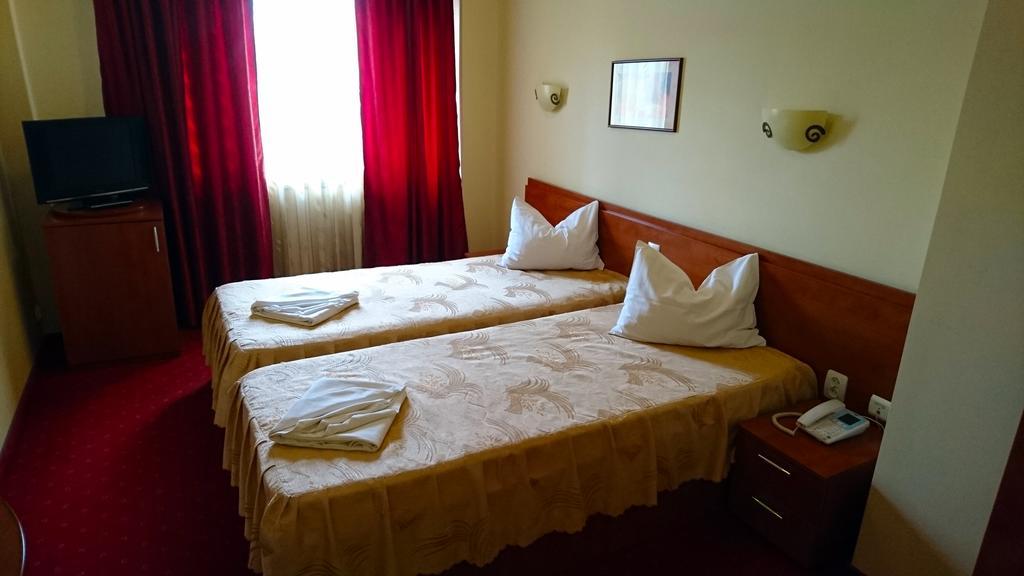 Hotel Pui De Urs Βουκουρέστι Εξωτερικό φωτογραφία