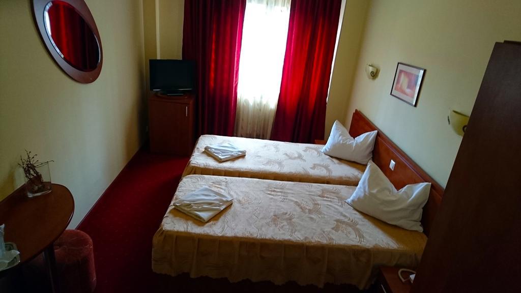 Hotel Pui De Urs Βουκουρέστι Εξωτερικό φωτογραφία