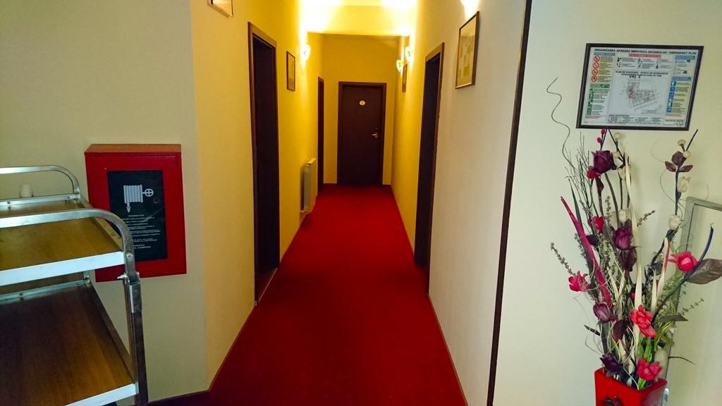 Hotel Pui De Urs Βουκουρέστι Εξωτερικό φωτογραφία