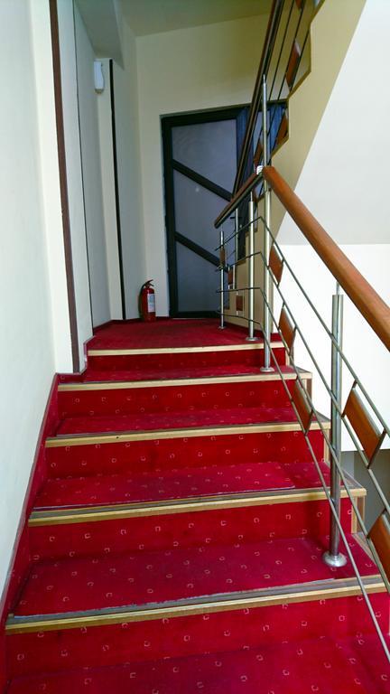 Hotel Pui De Urs Βουκουρέστι Εξωτερικό φωτογραφία