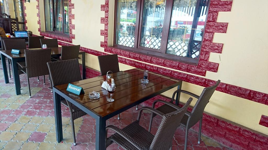 Hotel Pui De Urs Βουκουρέστι Εξωτερικό φωτογραφία